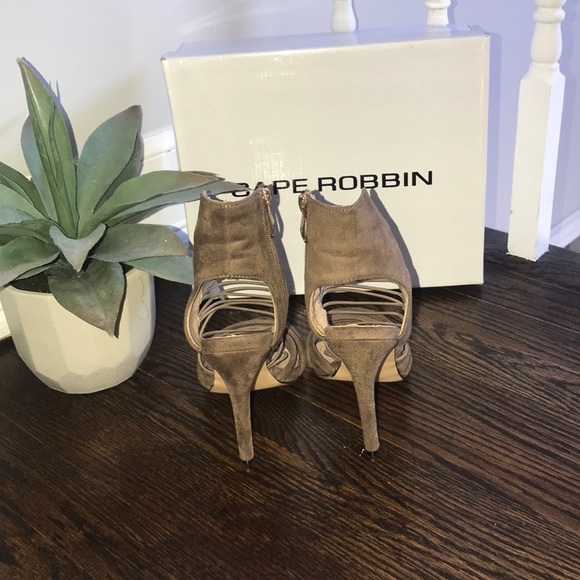 Tan strappy sandals - Picture 3 of 7